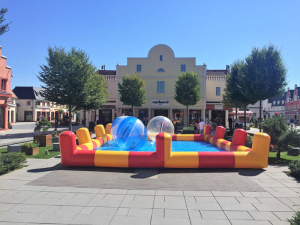 Bassin avec 4 Waterballs