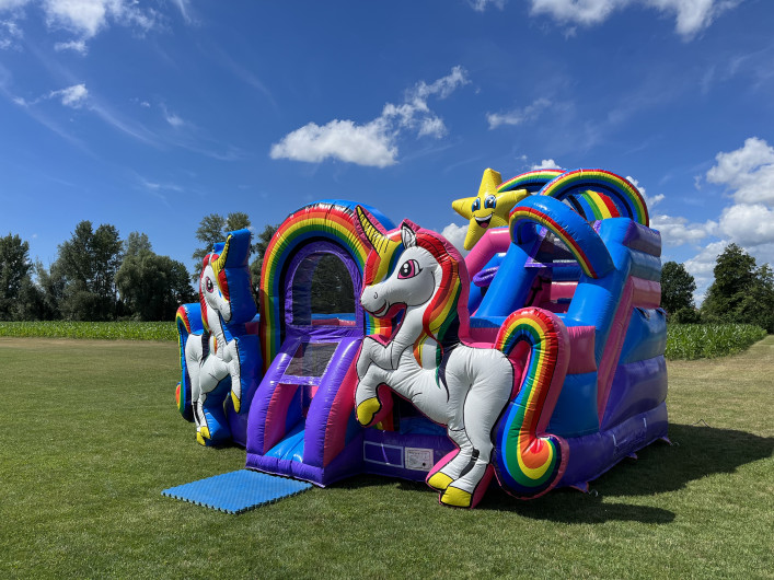 Structure gonflable en licorne