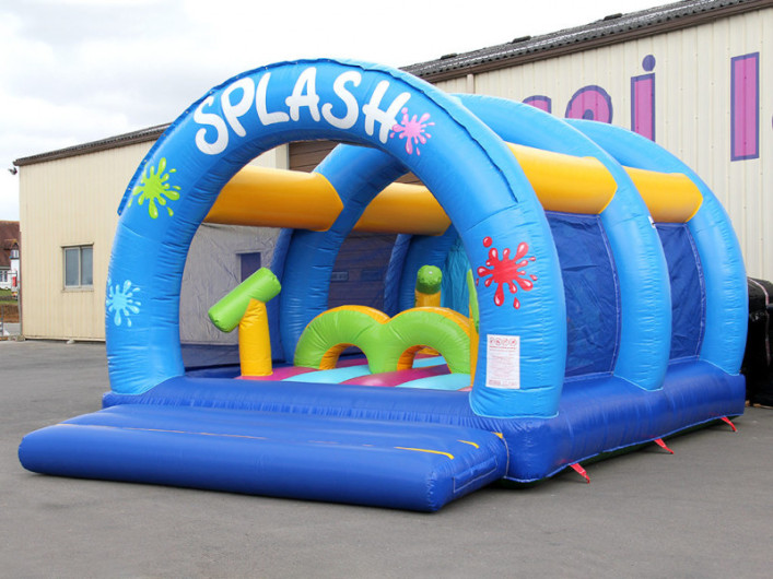 structure gonflable splash sous l'eau