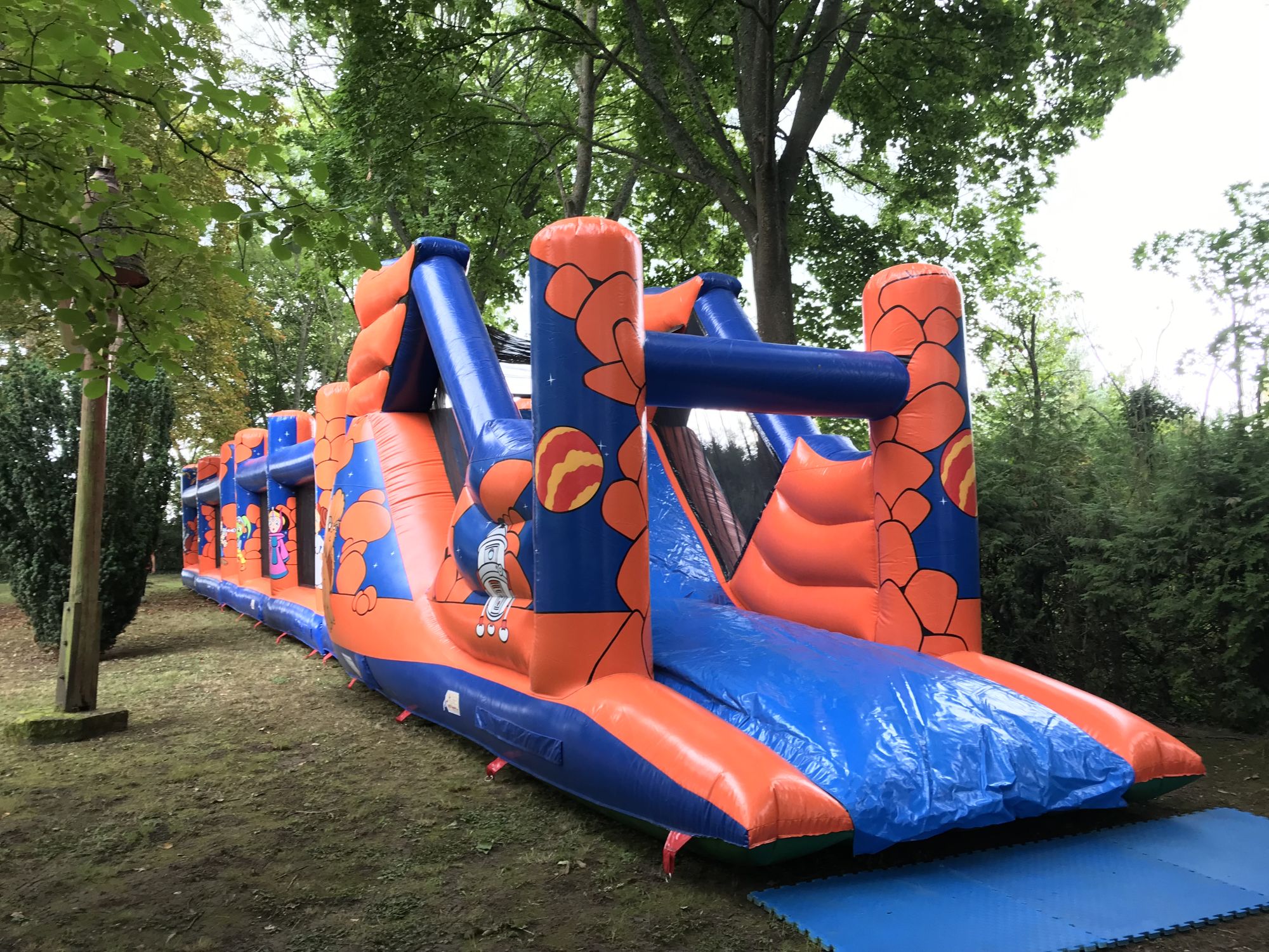 Une structure gonflable pour un événement en extérieur